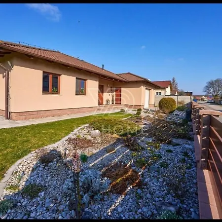 别墅 Wellness Close To Prague